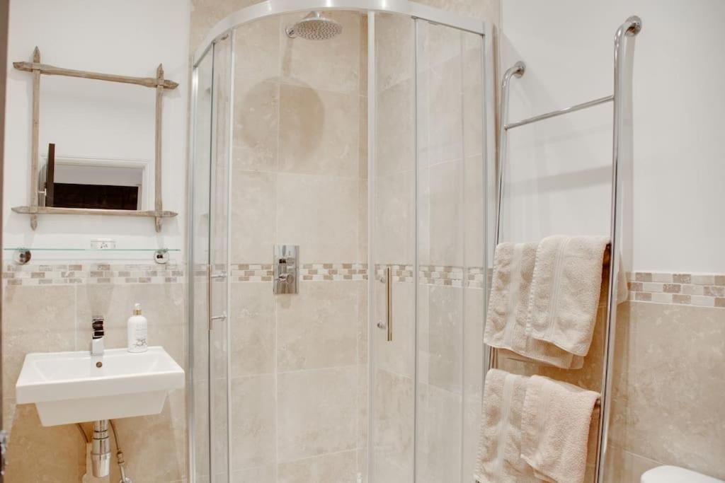 Princes Villa - Large Fully Self Contained Flat, 5 Minutes From The Sea 헤이스팅스 외부 사진