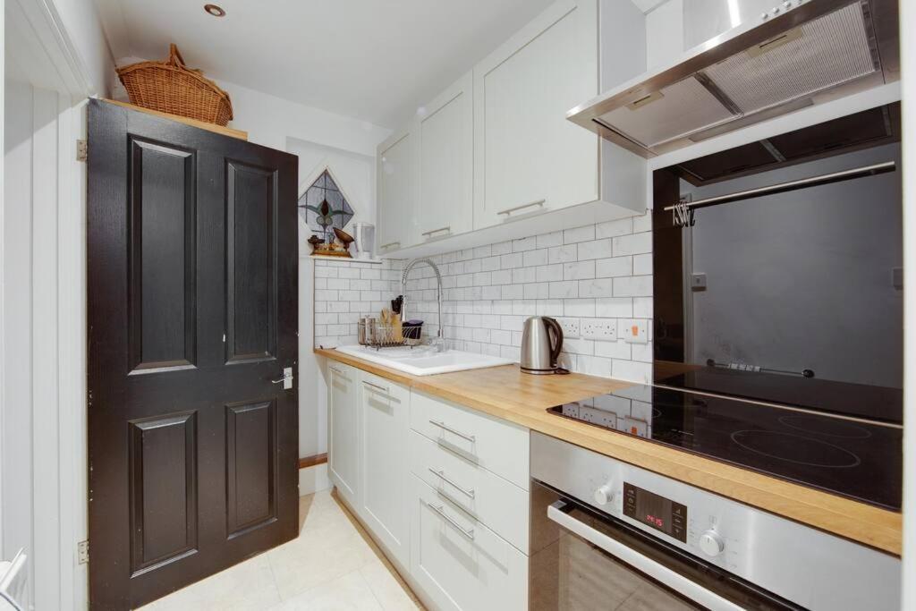 Princes Villa - Large Fully Self Contained Flat, 5 Minutes From The Sea 헤이스팅스 외부 사진
