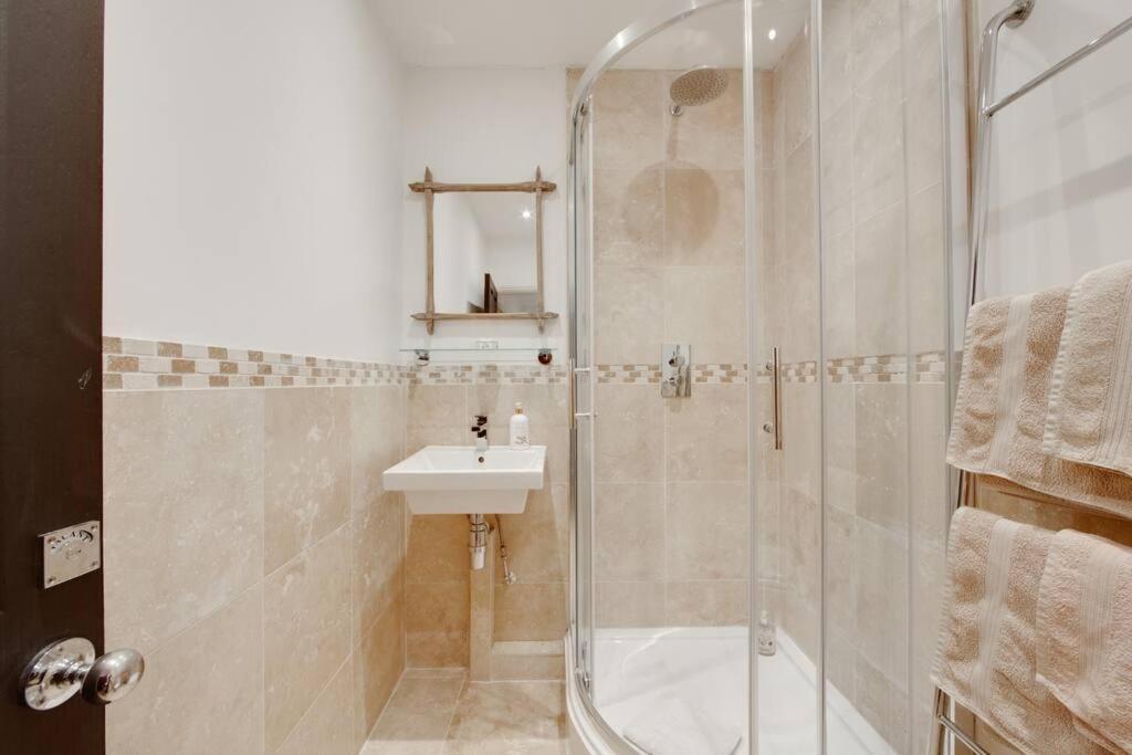 Princes Villa - Large Fully Self Contained Flat, 5 Minutes From The Sea 헤이스팅스 외부 사진