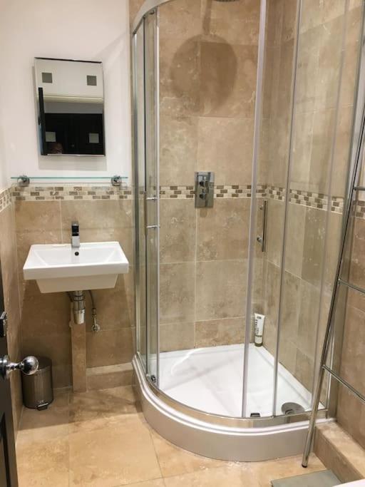Princes Villa - Large Fully Self Contained Flat, 5 Minutes From The Sea 헤이스팅스 외부 사진