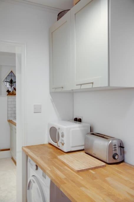 Princes Villa - Large Fully Self Contained Flat, 5 Minutes From The Sea 헤이스팅스 외부 사진